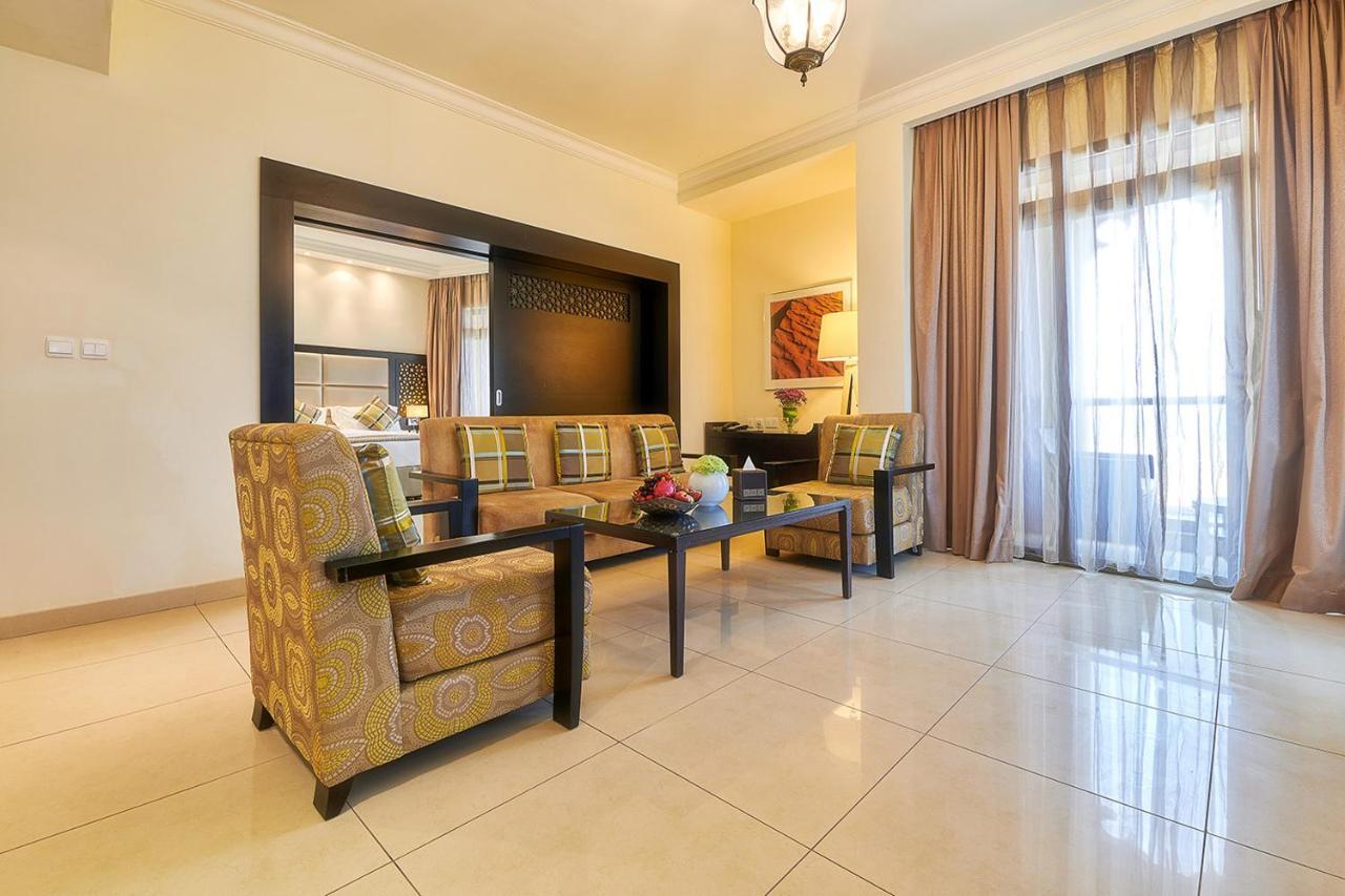 Bahi Ajman Palace Hotel Exterior foto Living room